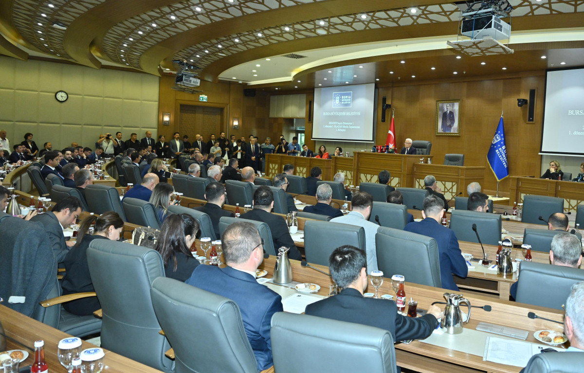 İlk meclis toplantısında su indirimi ve Türkçe tabela kararı