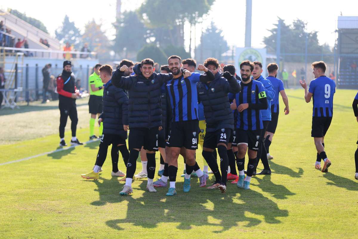 Karaca güle oynaya: 3-0