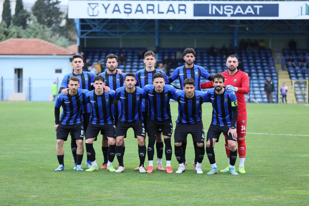 Şehir takımları düşerken Karacabey Belediyespor dimdik ayakta